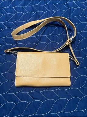 Tan Leather Crossbody Bag - Stylish Everyday Carry